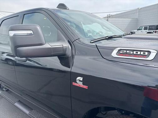 2025 RAM 2500 Tradesman Crew Cab 4x4 6'4' Box