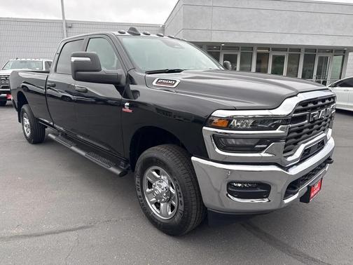 2025 RAM 2500 Tradesman Crew Cab 4x4 8' Box