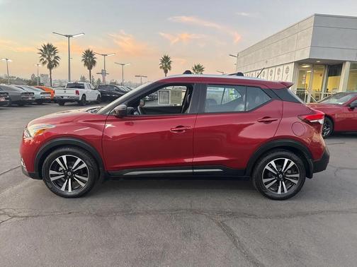 2020 Nissan Kicks SR