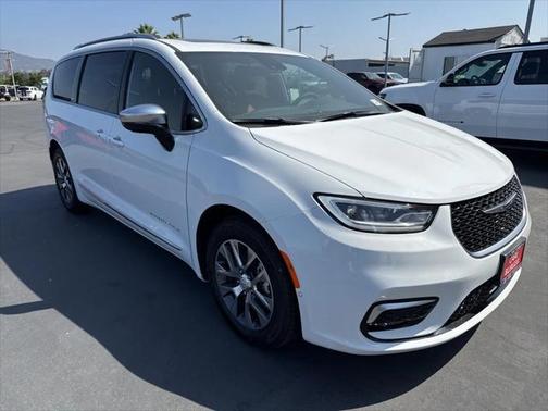 2025 Chrysler Pacifica L