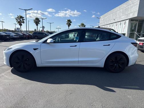 Pearl White Multi-Coat 2024 Tesla Model 3 Long Range