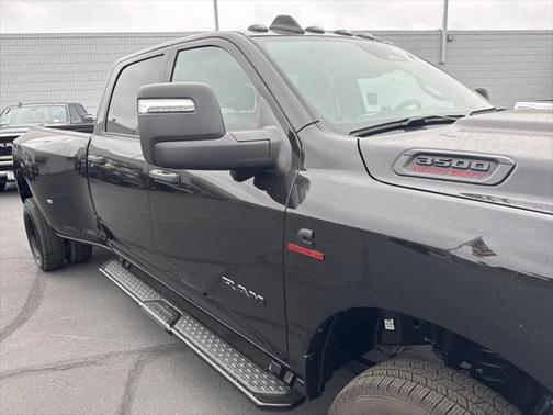 2025 RAM 3500 Big Horn Crew Cab 4x4 8' Box