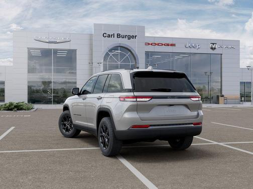 Silver Zynith 2026 Jeep Grand Cherokee Altitude