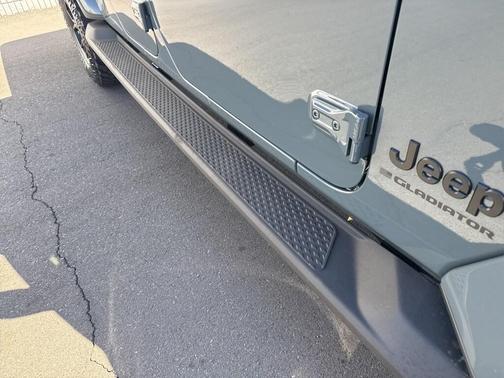 2025 Jeep Gladiator High Tide
