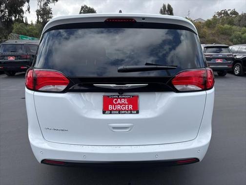 2025 Chrysler Voyager LX
