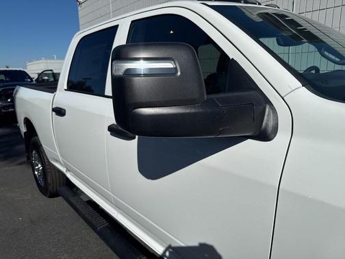 2025 RAM 2500 Tradesman Crew Cab 4x4 6'4' Box