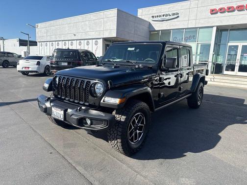 Black 2023 Jeep Gladiator Sport