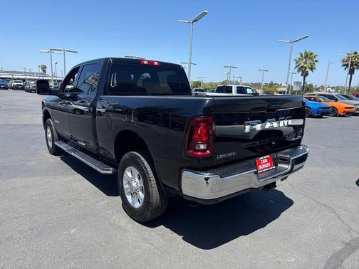 Diamond Black 2026 RAM 2500 Big Horn Crew Cab 4x4 6'4' Box