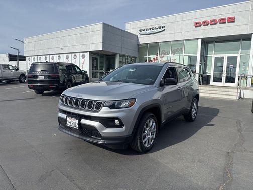 Billet Silver Metallic Clearcoat 2023 Jeep Compass Latitude Lux