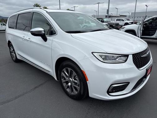 2025 Chrysler Pacifica L