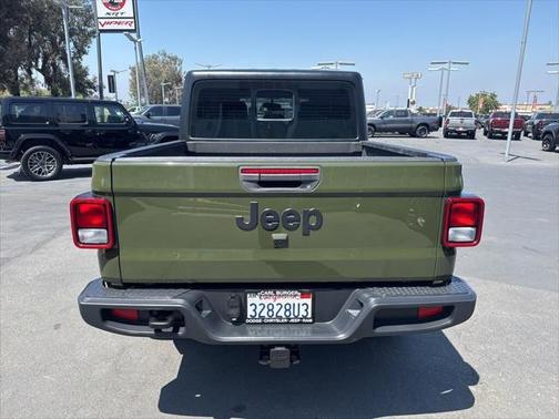 2023 Jeep Gladiator Sport