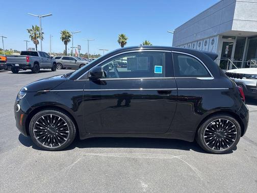 Tuxedo Black 2024 FIAT 500e Music FWD