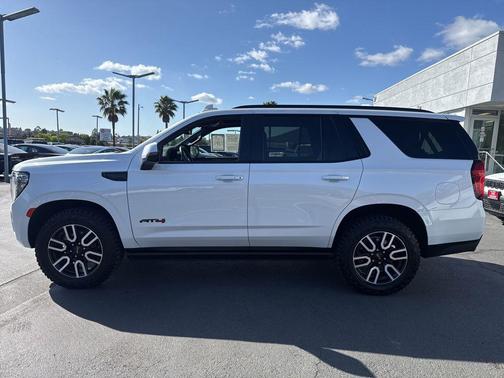 White Frost Tricoat 2023 GMC Yukon 4WD AT4