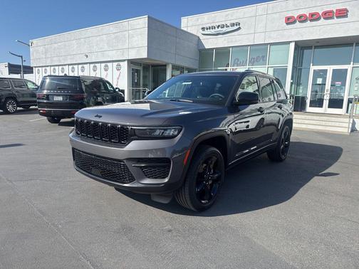 Baltic Gray 2024 Jeep Grand Cherokee Altitude