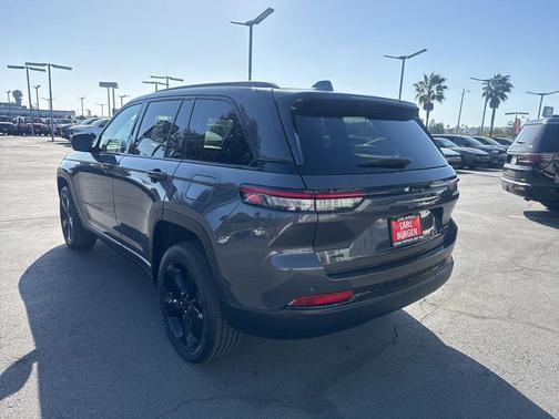 Baltic Gray 2024 Jeep Grand Cherokee Altitude