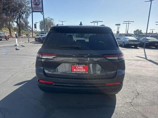 Baltic Gray 2024 Jeep Grand Cherokee Altitude