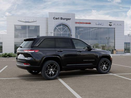 diamond black crystal pearlcoat 2026 Jeep Grand Cherokee Summit