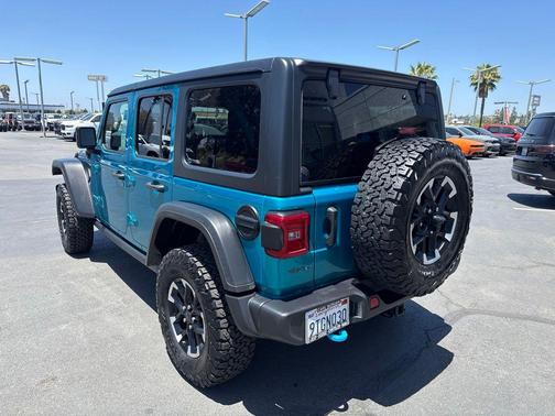 Bikini Pearl Coat 2024 Jeep Wrangler 4xe Rubicon