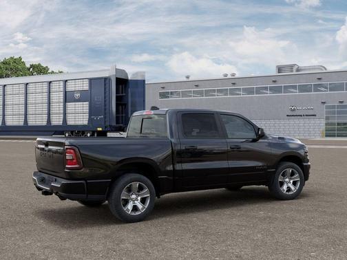 Diamond Black Crystal Pearlcoat 2026 RAM 1500 Express