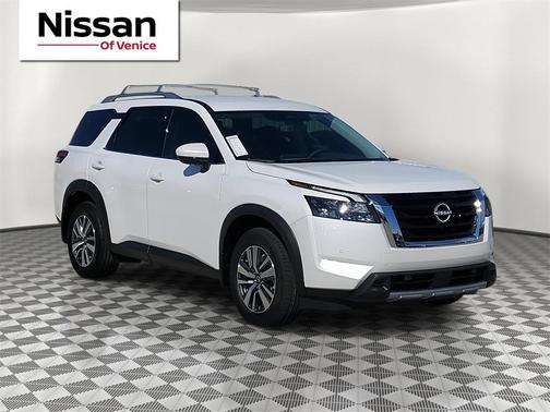 2025 Nissan Pathfinder SL