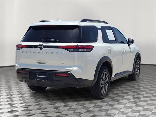 2024 Nissan Pathfinder SV