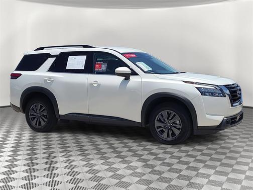 2024 Nissan Pathfinder SV