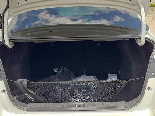 2025 Nissan Versa 1.6 SR
