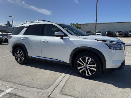 2025 Nissan Pathfinder Platinum