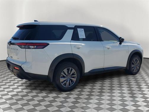 2024 Nissan Pathfinder S