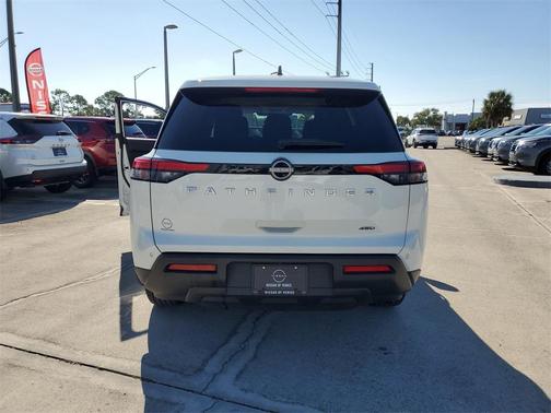 2024 Nissan Pathfinder S