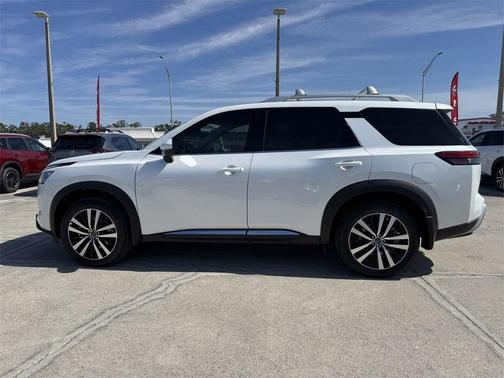 2025 Nissan Pathfinder Platinum