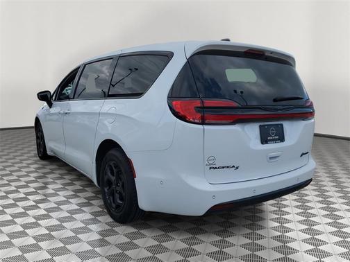 2024 Chrysler Pacifica Hybrid Select