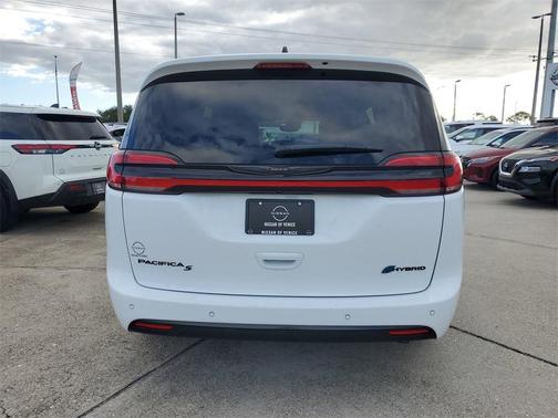 2024 Chrysler Pacifica Hybrid Select