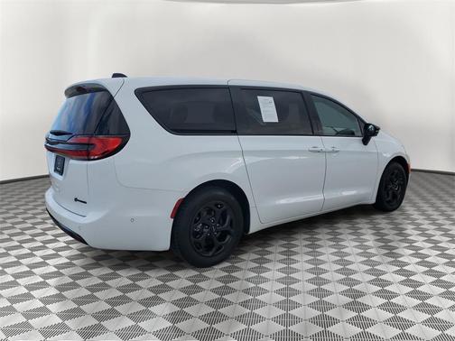 2024 Chrysler Pacifica Hybrid Select