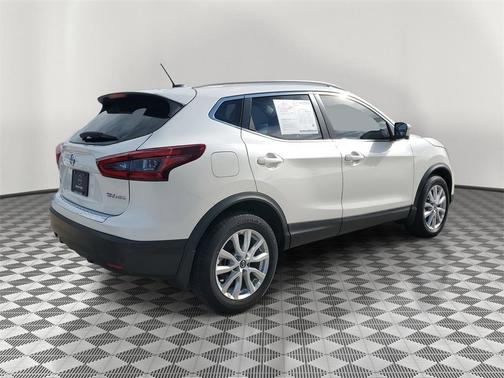 2022 Nissan Rogue Sport SV
