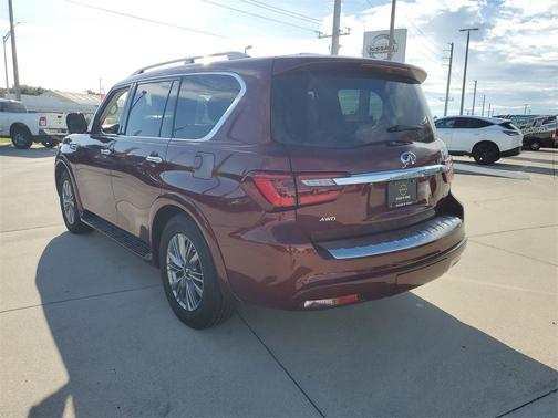 2022 INFINITI QX80 Luxe