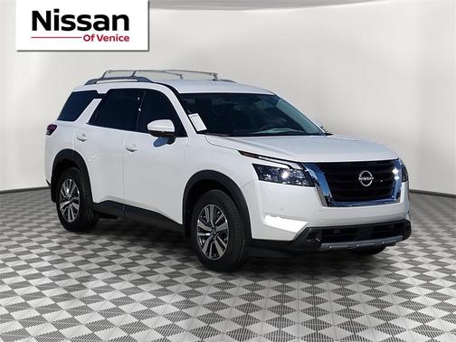 2025 Nissan Pathfinder SL