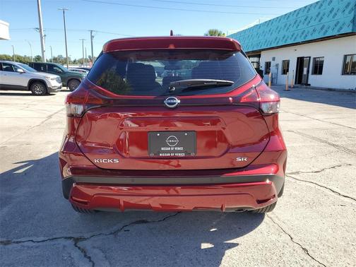2022 Nissan Kicks SR