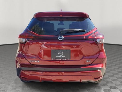 2022 Nissan Kicks SR