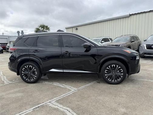 2025 Nissan Rogue Platinum