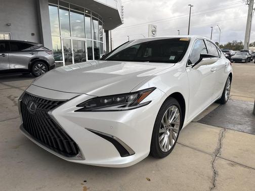 2023 Lexus ES 300h Luxury