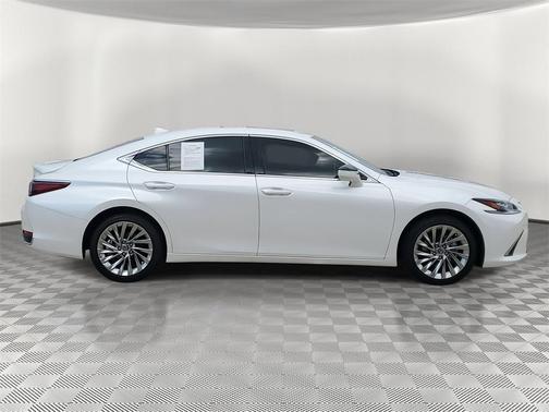 2023 Lexus ES 300h Luxury