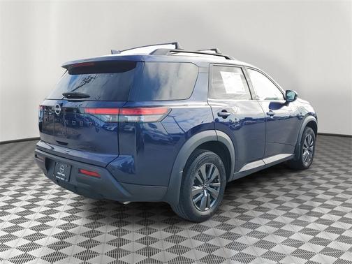 2022 Nissan Pathfinder SV