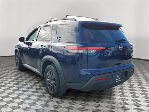 2022 Nissan Pathfinder SV