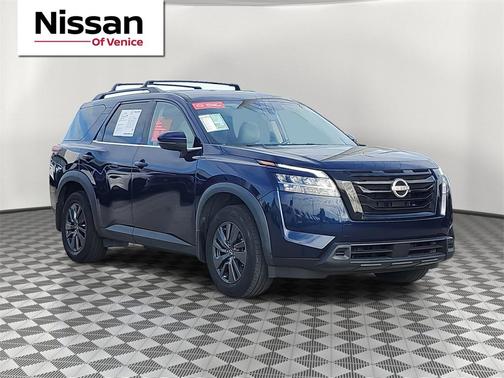 2022 Nissan Pathfinder SV