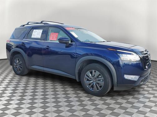 2022 Nissan Pathfinder SV