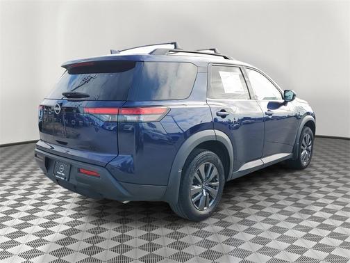 2022 Nissan Pathfinder SV