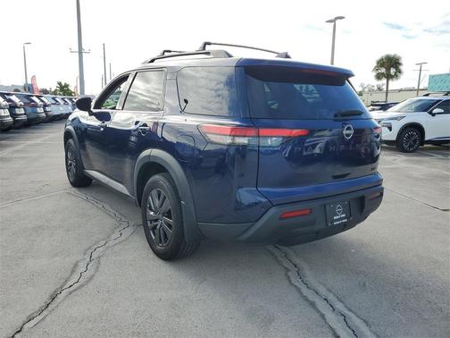 2022 Nissan Pathfinder SV