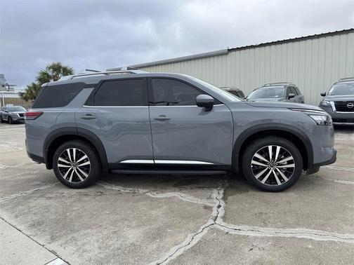 2025 Nissan Pathfinder Platinum