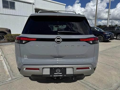 2025 Nissan Pathfinder Platinum